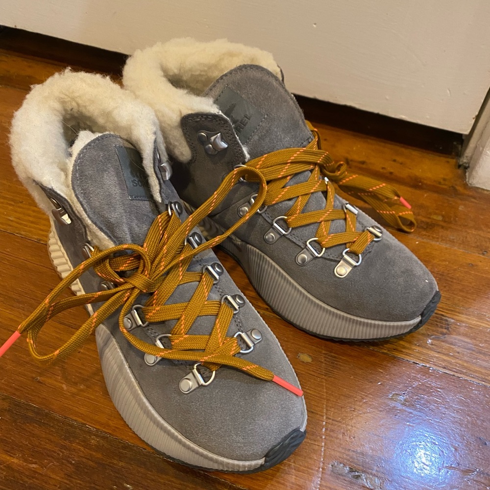 Sorel Out and About Waterproof Winter Boots size 7 EEUC